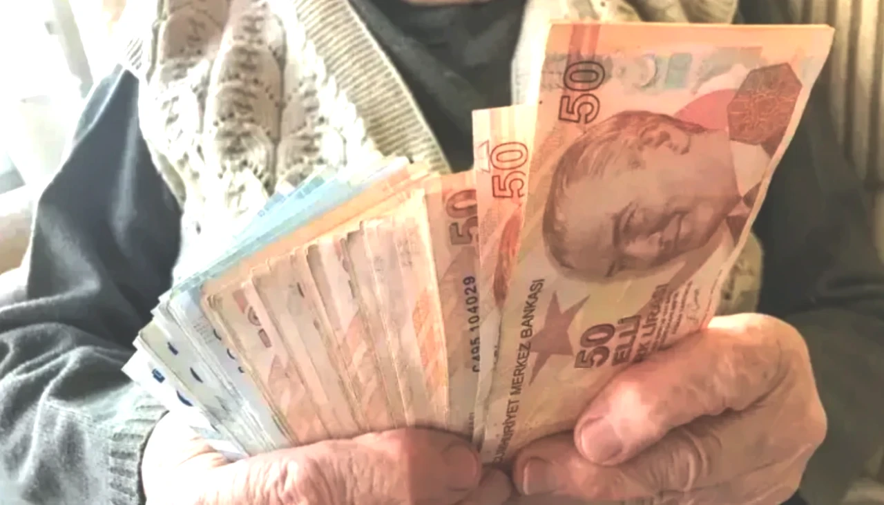 Memur ve Emekli Maaşlarına 2026 Ocak'ta Dev Zam! İşte Beklentiler ve Güncel Oranlar!