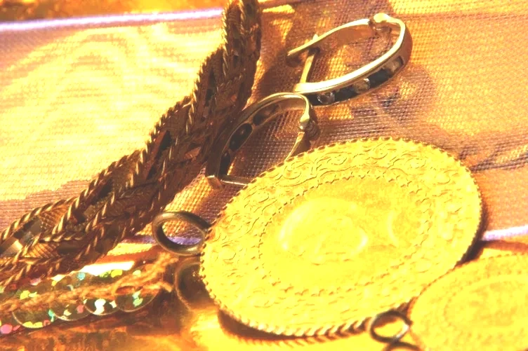 GÜNCEL ALTIN GRAFİKLERİ: Bugün tam, yarım, çeyrek, gram ve cumhuriyet altını ne kadar?