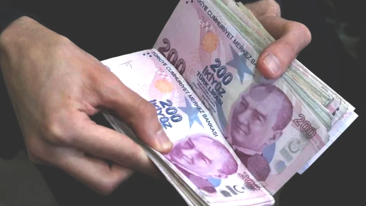 Emekli Maaşlarına 2026 Ocak'ta Tarihi Zam Bekleniyor! En Düşük Maaş Miktarı Merak Ediliyor!